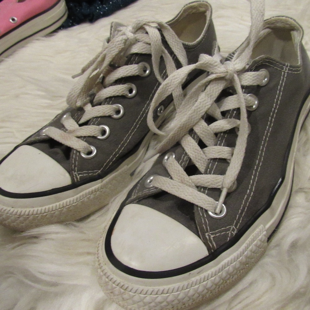Grey low converse
